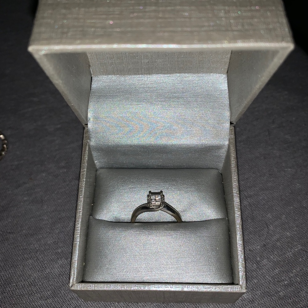 Zales ring - Picture 2 of 6